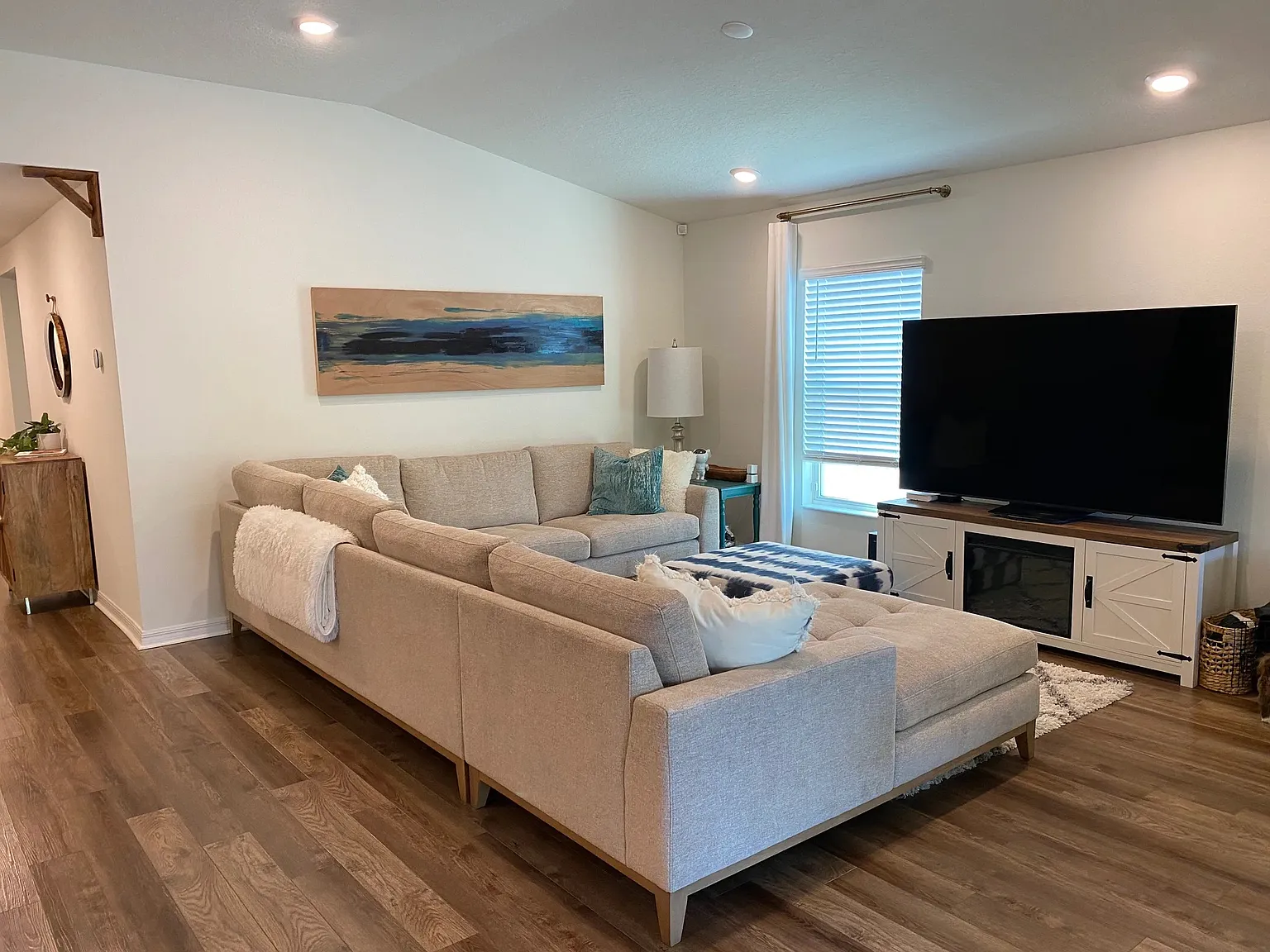 4 bed, 2.0 bath, 1987 sqft, $2,450 — Photo 3