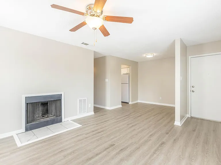 Blake's Crossing Apartments — Photo 3
