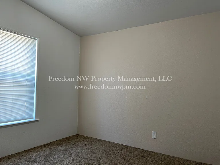 908 Vienna St — Photo 11