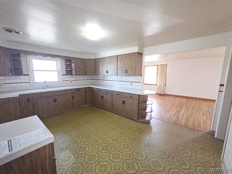 181 Willett St — Photo 8
