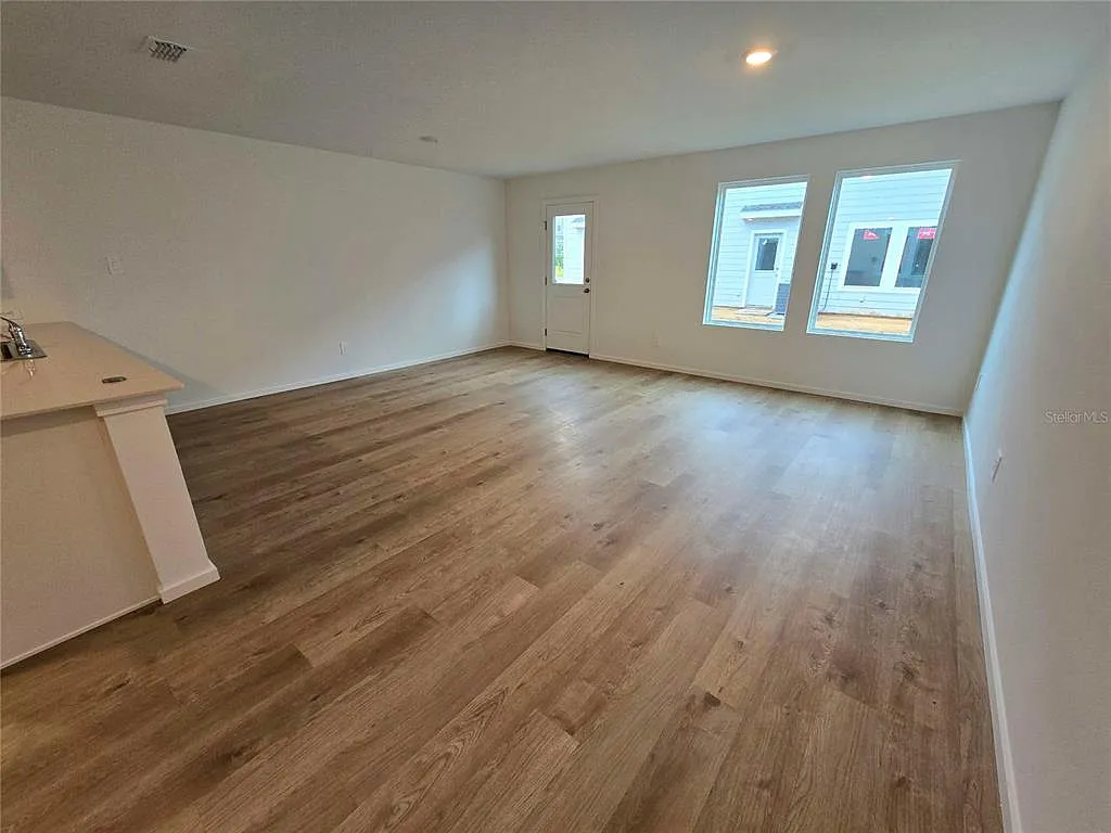3 bed, 2.5 bath, 1378 sqft, $1,800 — Photo 4