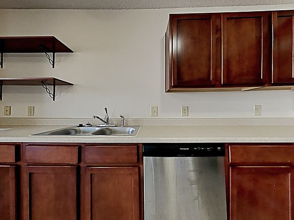5th image of 2926 Earlswood Ln