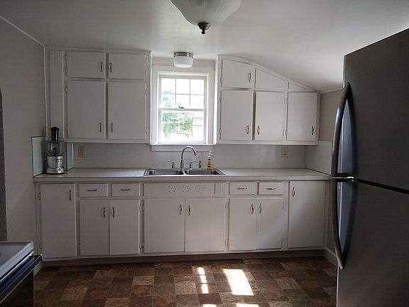 4th image of 414 N Brown St