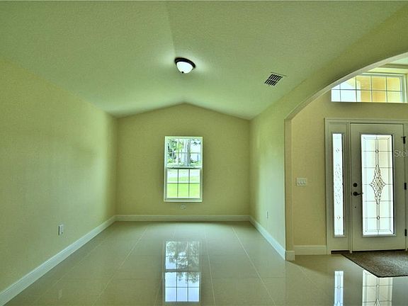 4th image of 200 E Magnolia St