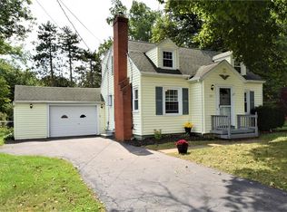 281 Holmes Rd, Rochester, NY 14626