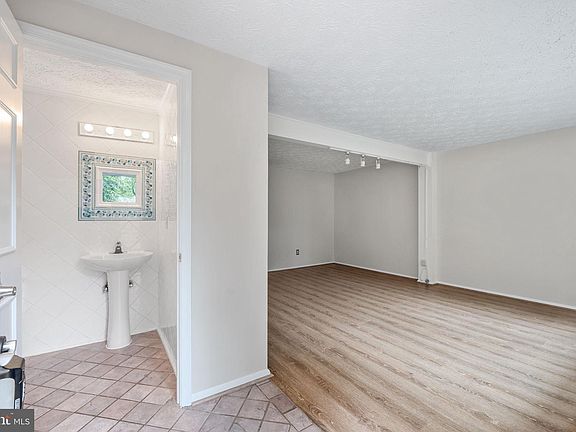 3rd image of 9922 Oakdale Woods Ct