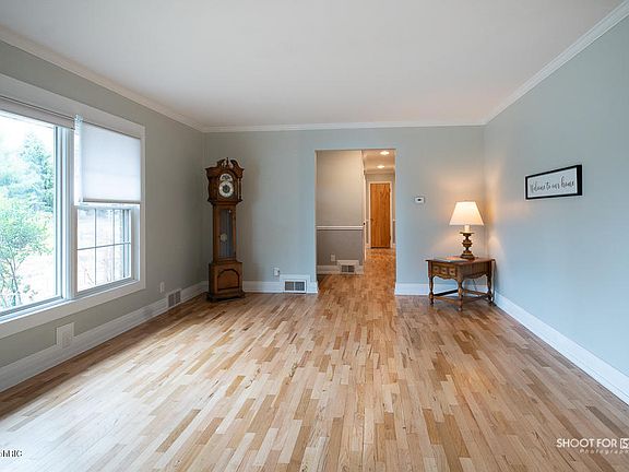 4th image of 426 Grand Ave
