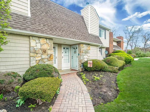 201 Lake Pointe Circle #201, Middle Island, NY 11953