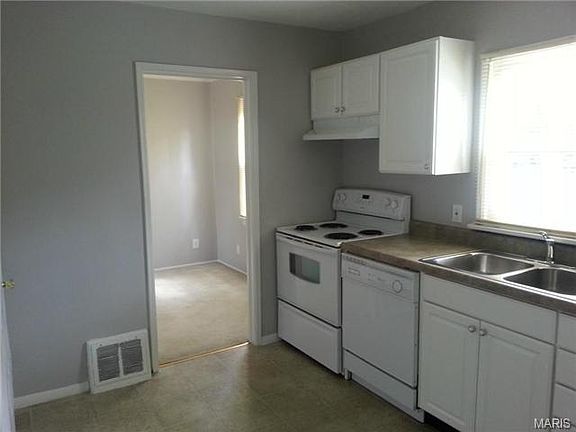 3rd image of 9416 Evandale Dr