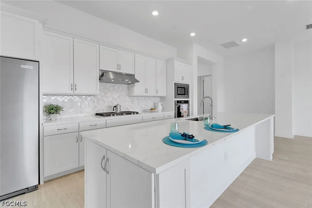 3 bed, 2.5 bath, 2269 sqft, $4,300 — Photo 3