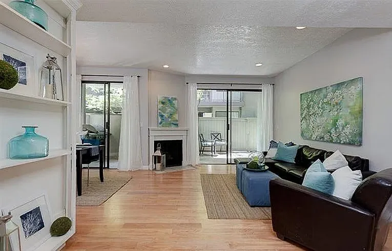 3 bed, 1290 sqft, $4,850 — Photo 2