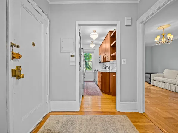 525 West 238th Street image 4 of 19