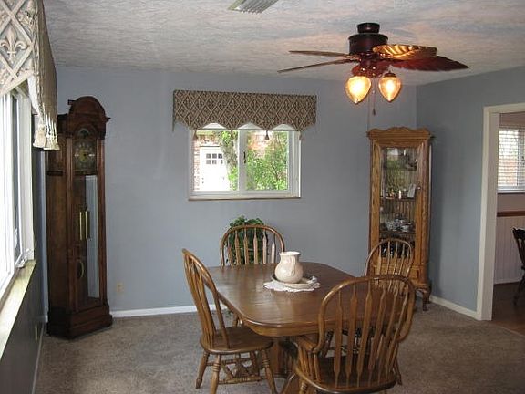 4th image of 4490 Douglas Dr