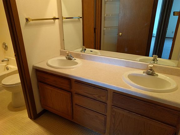 5th image of 400 Village Dr APT 202
