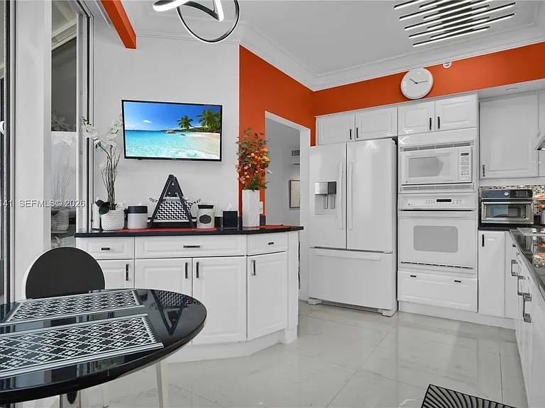 4775 Collins Ave #1806 — Photo 12