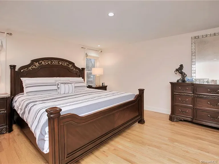 8 Lone Pine Ln — Photo 15