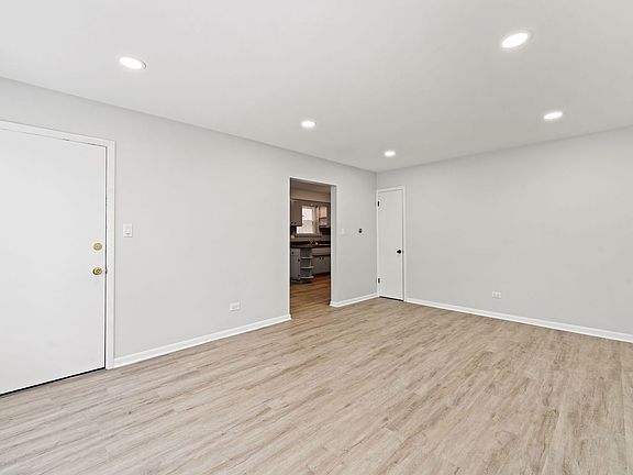 4th image of 7027 W Diversey Ave