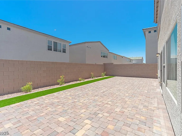 5732 Yellow House St — Photo 32