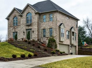 222 Erin Dr, Cranberry Township, PA 16066