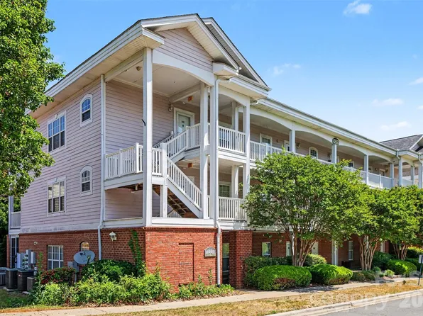 9241 Meadow Vista Rd, Charlotte, NC 28213
