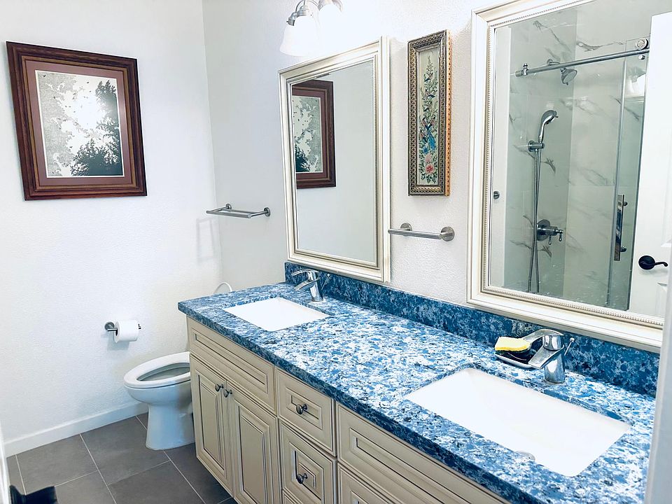 washbasin that can be used by 2 people at the same time