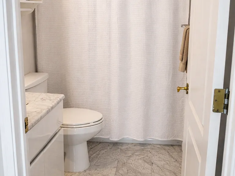 5757 Collins Ave — Photo 16