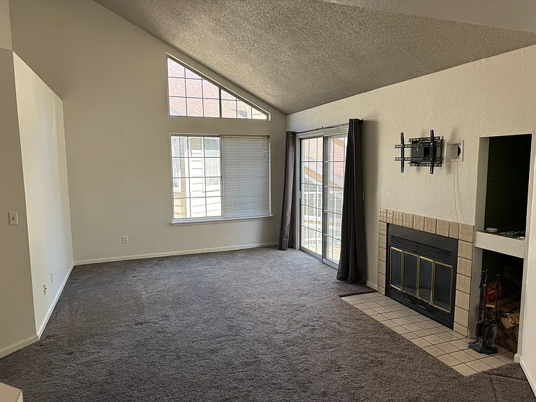 4887 White Rock Cir #H — Photo 2