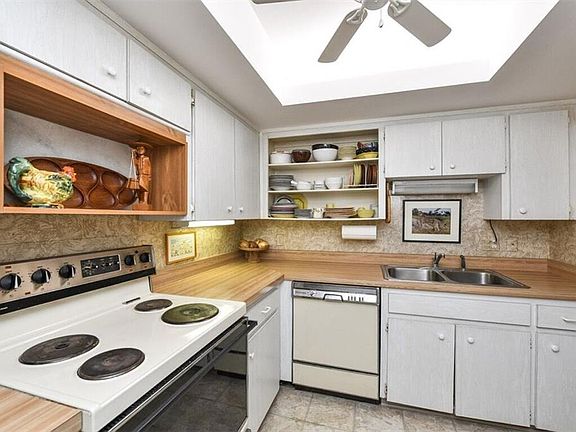 4th image of 225 Hourglass Way #306SUN