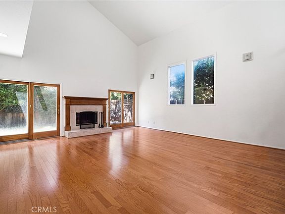 2nd image of 19251 Oxnard St