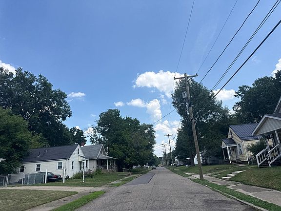 4th image of 2301 24th St NE