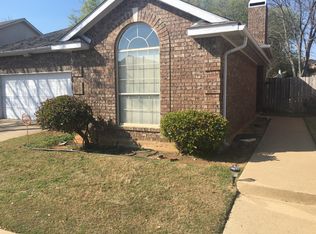 1913 Pine Ridge Dr, Bedford, TX 76021