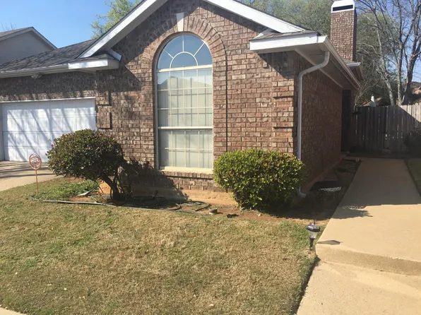 1913 Pine Ridge Dr, Bedford, TX 76021