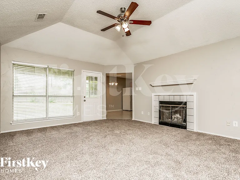 606 Plainview Dr — Photo 4