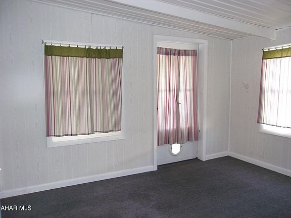 4th image of 5 Natalie Ln