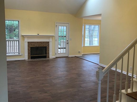 3rd image of 427 Belle Pointe Dr