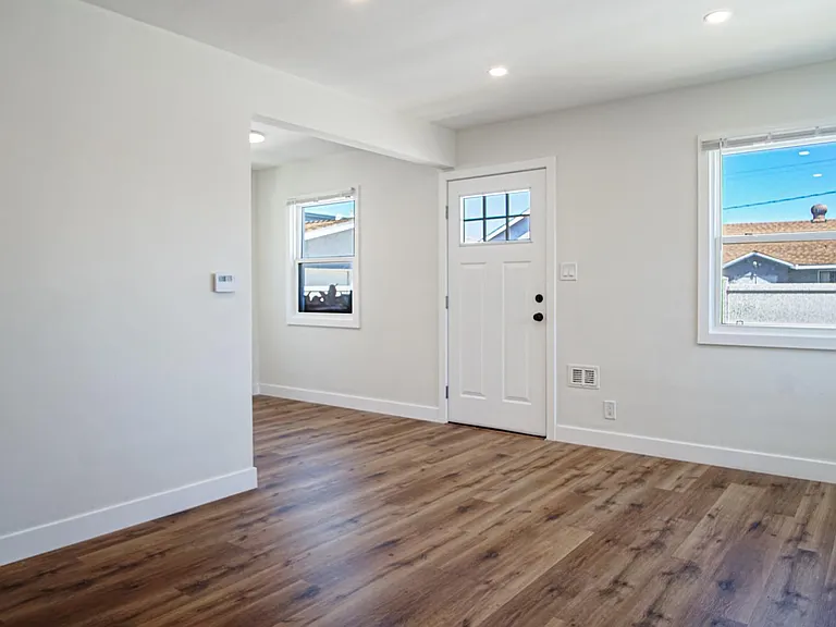 4525 W Broadway — Photo 15