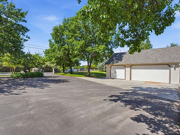 5th image of 8830 Balmoral Dr