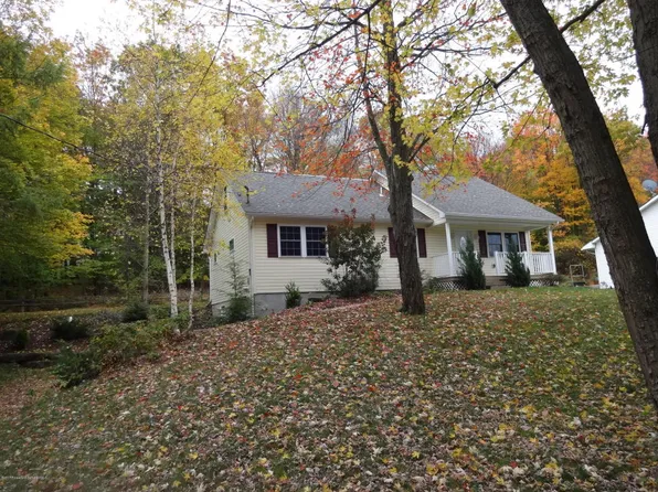 109 Sunset Rd, Roaring Brook Township, PA 18444