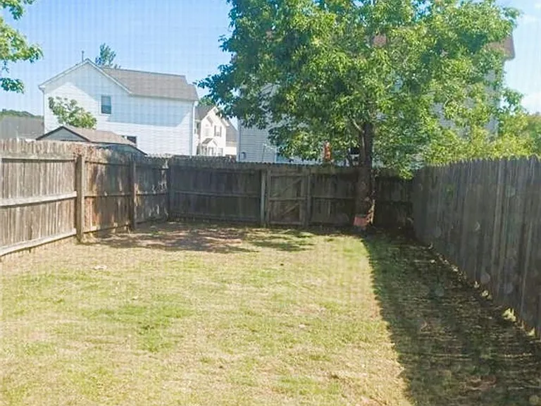 2229 Bizzone Cir — Photo 9