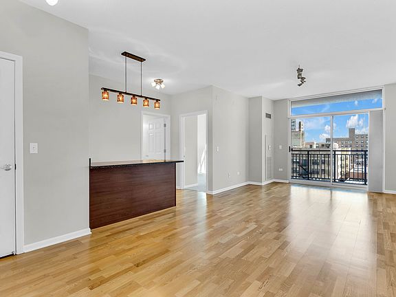 2nd image of 1134 W Granville Ave #918