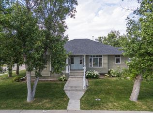 224 52nd Ave W, Claresholm, AB T0L 0T0