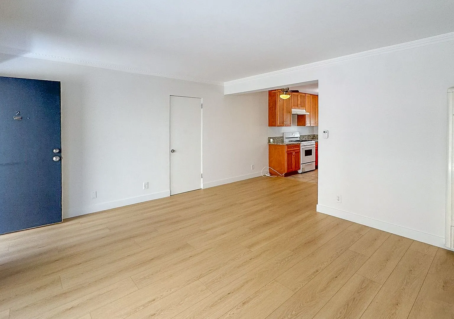 Prime Santa Monica Neighborhood | First Floor 1BD+1BA With sunny Private Patio / parking included — Photo 3
