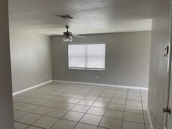 4th image of 744 Lucaya Dr