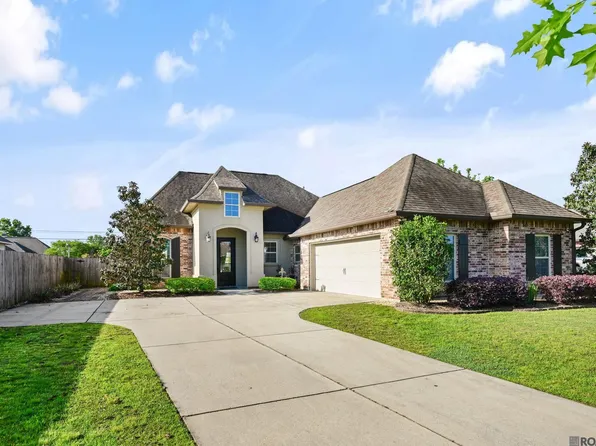 39071 Old Tree Dr, Prairieville, LA 70769