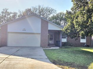 2329 S Linden Cir, Wichita, KS 67207