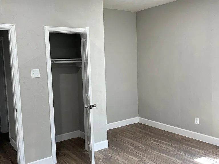 1406 Benson St — Photo 12