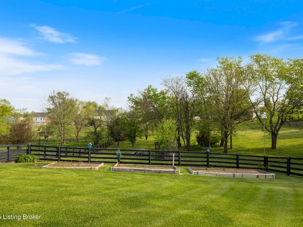 15 Summer Place Dr, Taylorsville, KY 40071