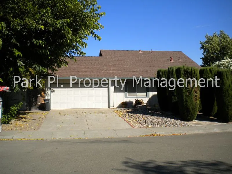 1421 Arlington Rd photo 1