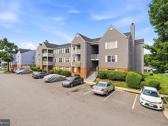 3rd image of 200 Grosvenor Ln #82