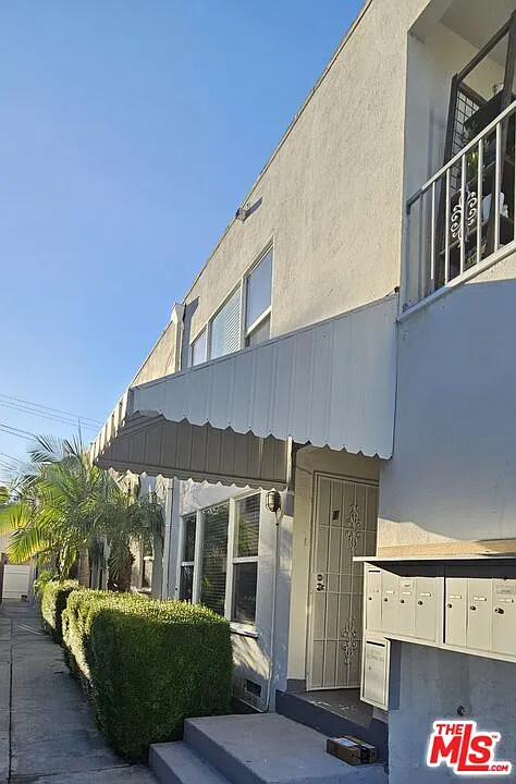 S Holt Ave